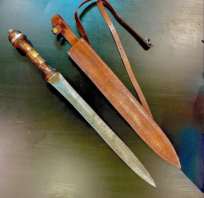 30-Inch Roman Gladiator Sword – Custom Hand-Forged Damascus Blade With Leather Sheath 1
