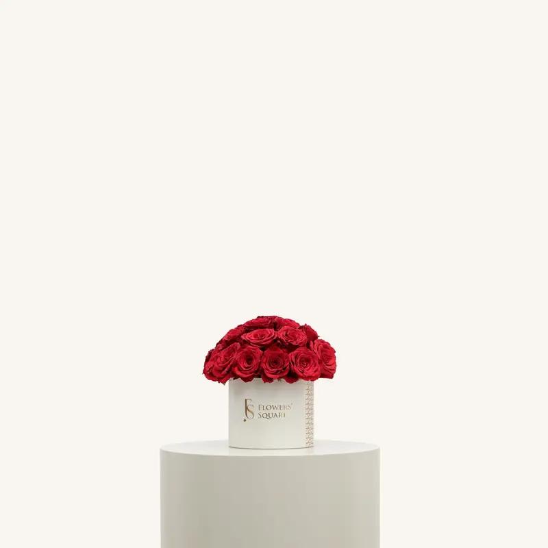 Small Box With 25 Fresh Red Roses 1
