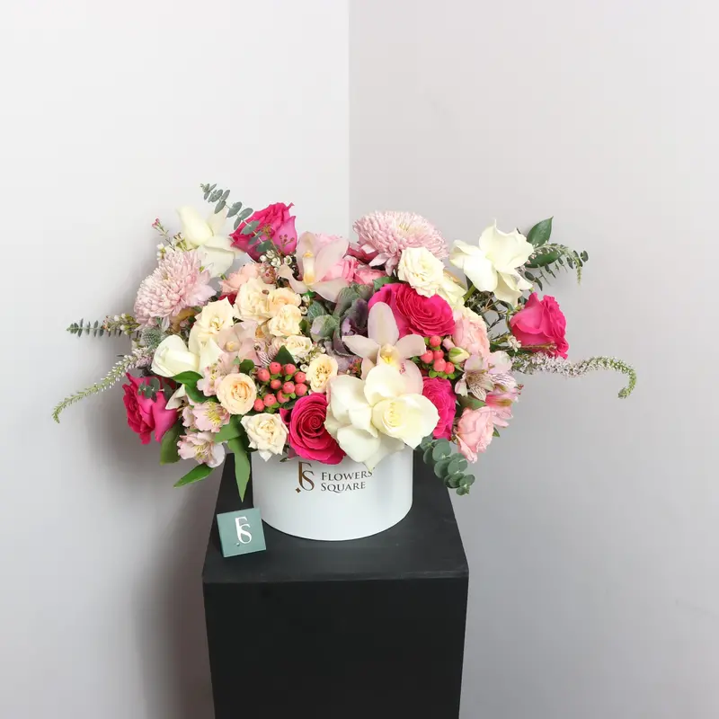 Valentine’S Day Flower Gift Box – Curated Floral Surprise 1
